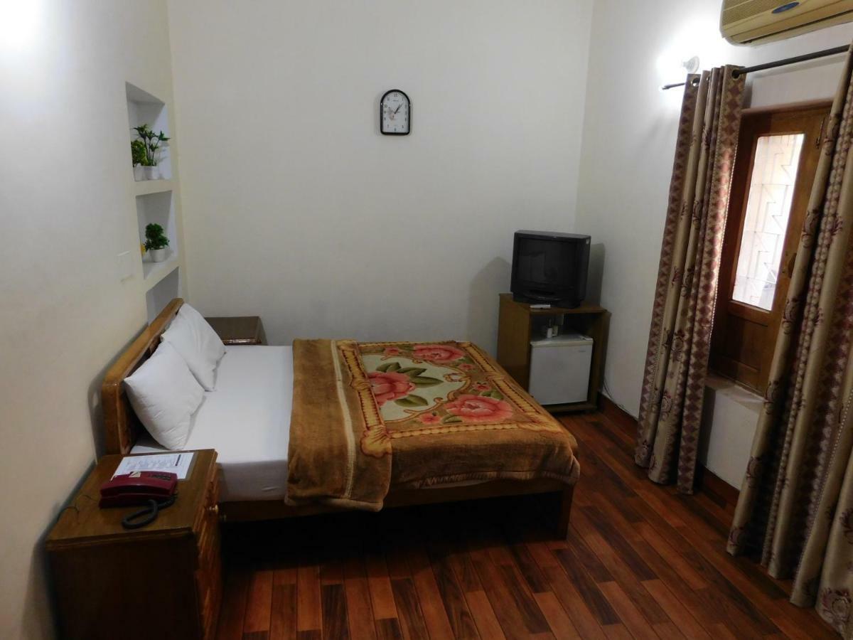 The City Lodge Islamabad Extérieur photo